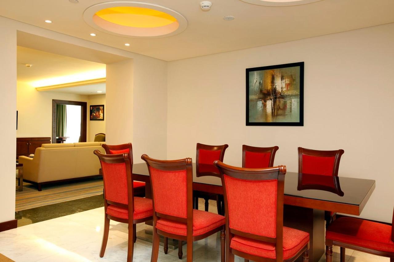 Holiday Inn Olaya By Ihg Rijad Zewnętrze zdjęcie